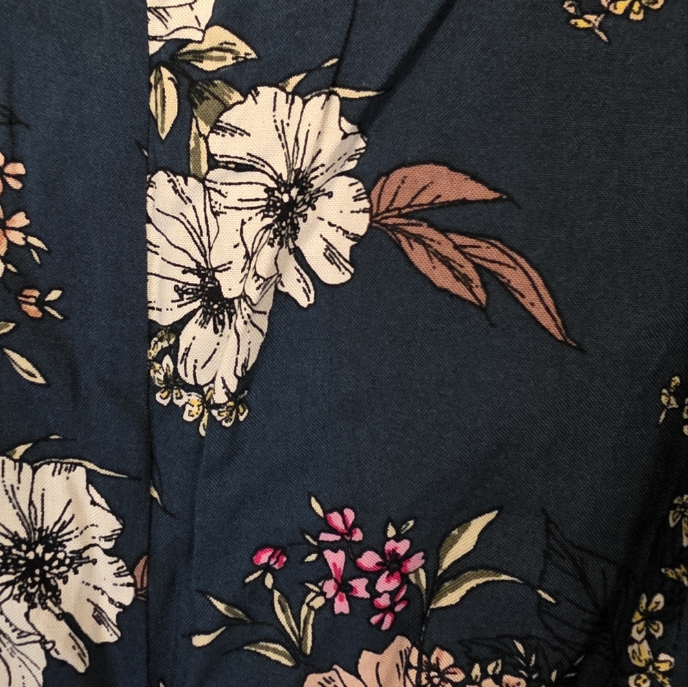 NWT Torrid Floral Rayon Shorts Size 0 - Picture 2 of 5